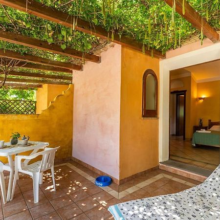 Apartments In Residence With Swimming Pool In Santa Margherita Di Pula, 250 Meters From The Sea ภายนอก รูปภาพ