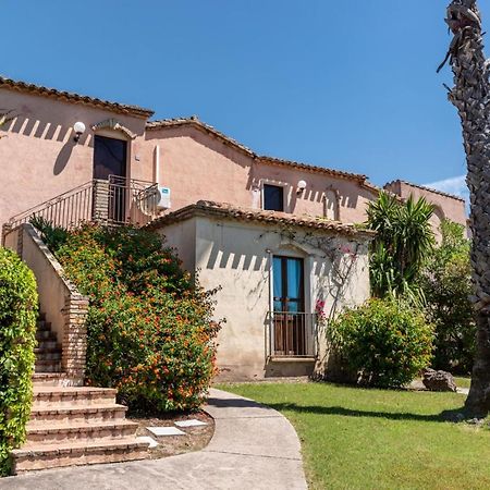 Apartments In Residence With Swimming Pool In Santa Margherita Di Pula, 250 Meters From The Sea ภายนอก รูปภาพ
