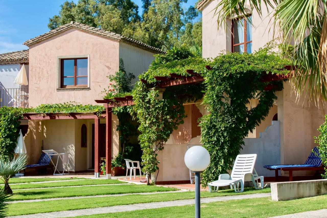 Apartments In Residence With Swimming Pool In Santa Margherita Di Pula, 250 Meters From The Sea ภายนอก รูปภาพ