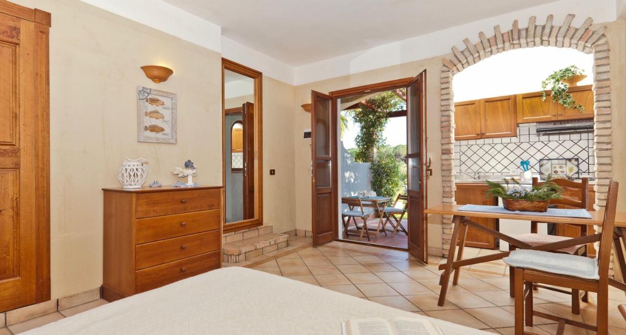 Apartments In Residence With Swimming Pool In Santa Margherita Di Pula, 250 Meters From The Sea ภายนอก รูปภาพ