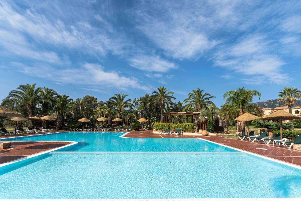 Apartments In Residence With Swimming Pool In Santa Margherita Di Pula, 250 Meters From The Sea ภายนอก รูปภาพ