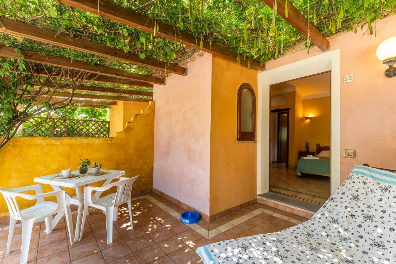 Apartments In Residence With Swimming Pool In Santa Margherita Di Pula, 250 Meters From The Sea ภายนอก รูปภาพ