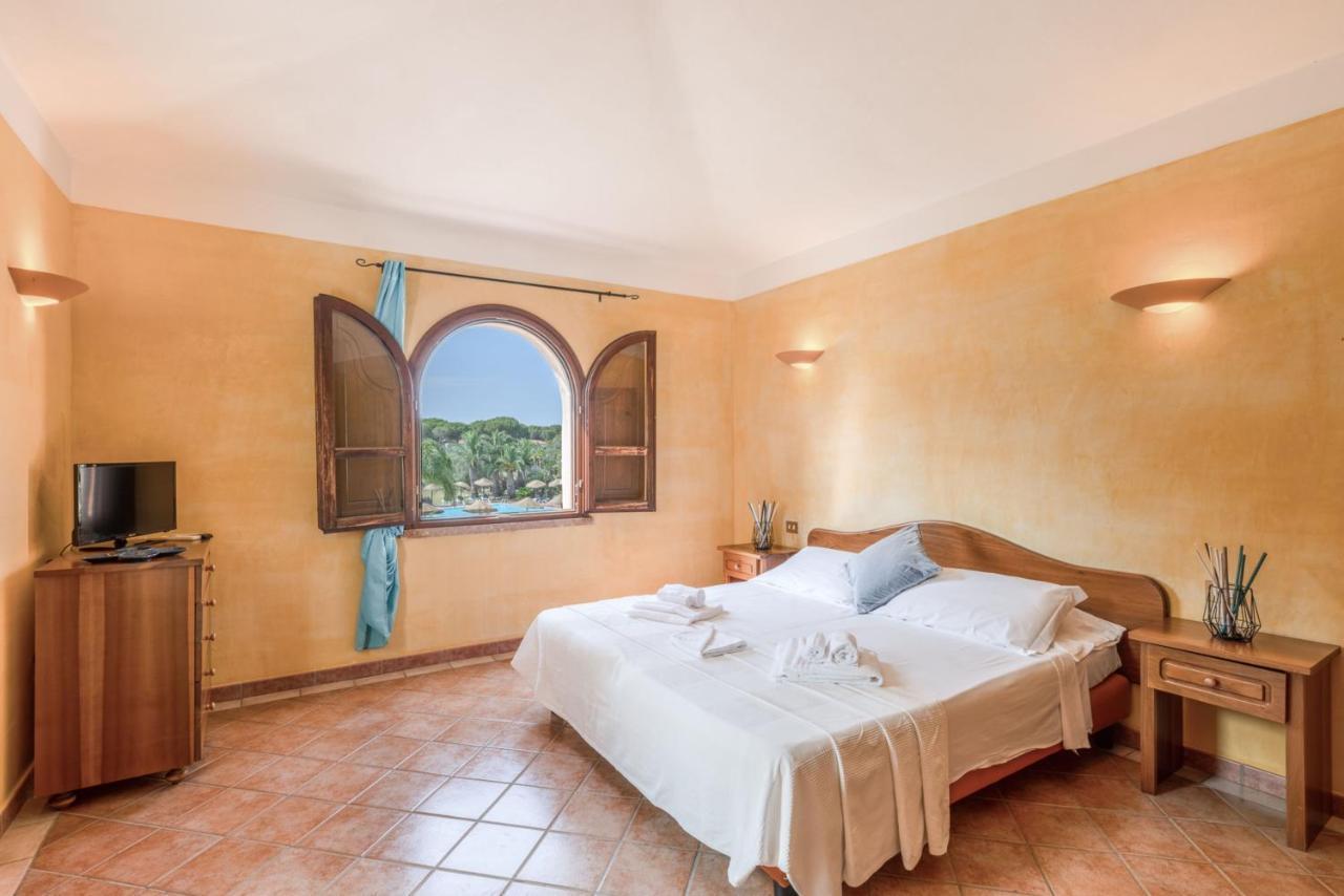 Apartments In Residence With Swimming Pool In Santa Margherita Di Pula, 250 Meters From The Sea ภายนอก รูปภาพ
