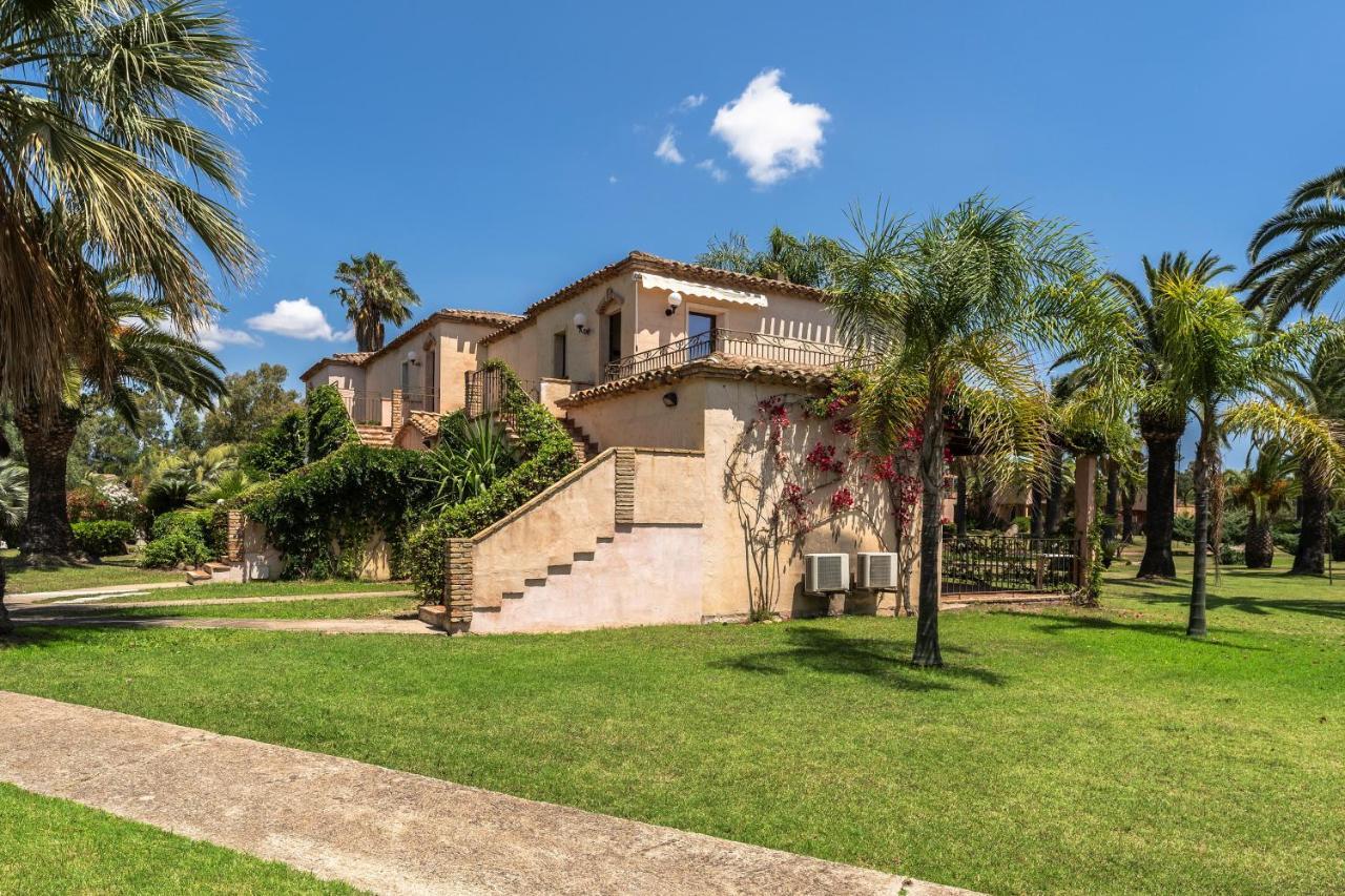 Apartments In Residence With Swimming Pool In Santa Margherita Di Pula, 250 Meters From The Sea ภายนอก รูปภาพ