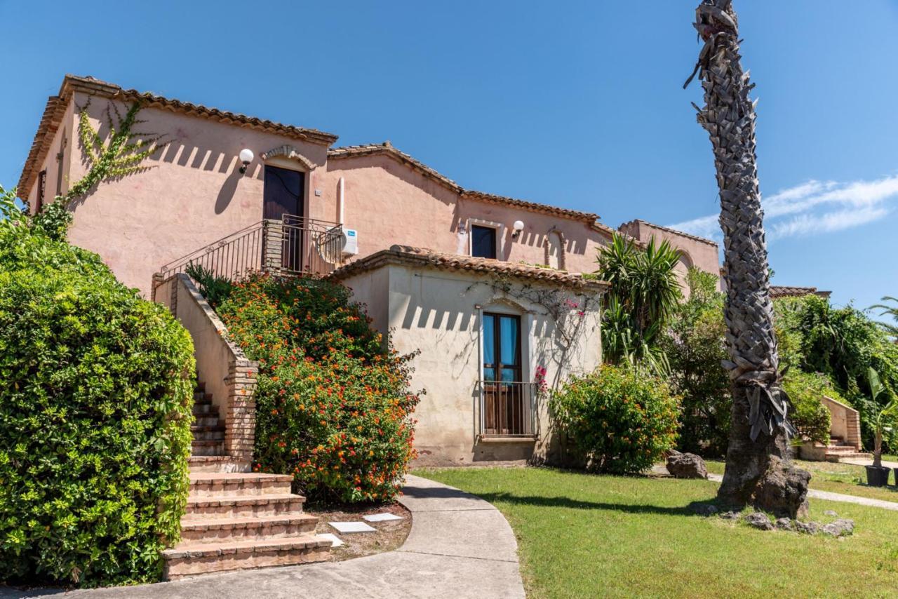 Apartments In Residence With Swimming Pool In Santa Margherita Di Pula, 250 Meters From The Sea ภายนอก รูปภาพ