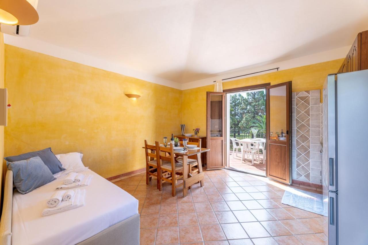 Apartments In Residence With Swimming Pool In Santa Margherita Di Pula, 250 Meters From The Sea ภายนอก รูปภาพ